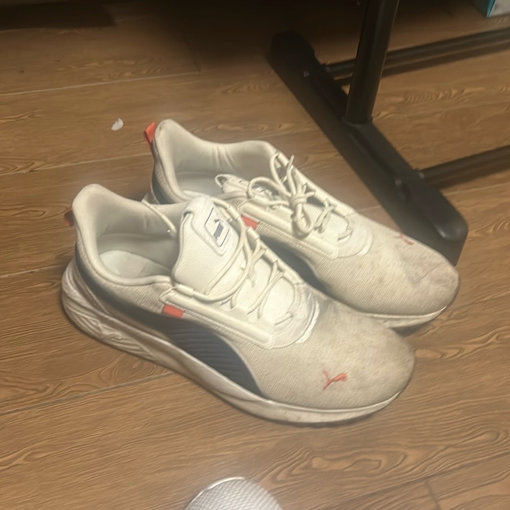 Puma tennis shoes